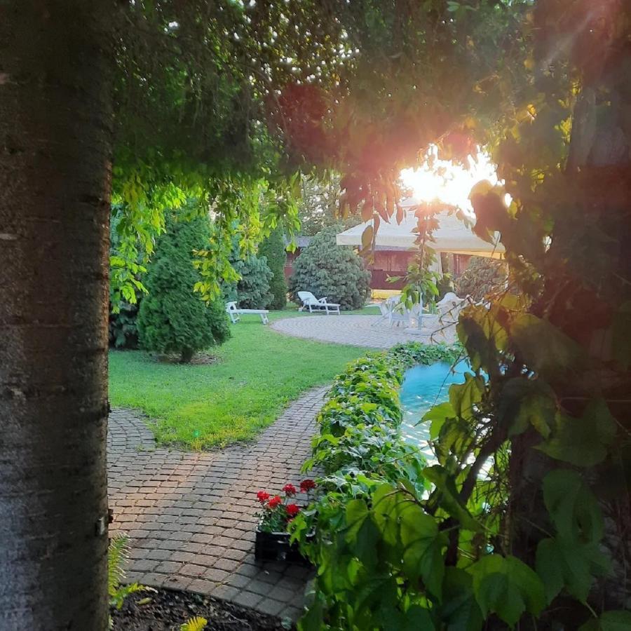 Gasthof Laci Betyar Hajdúszoboszló Buitenkant foto