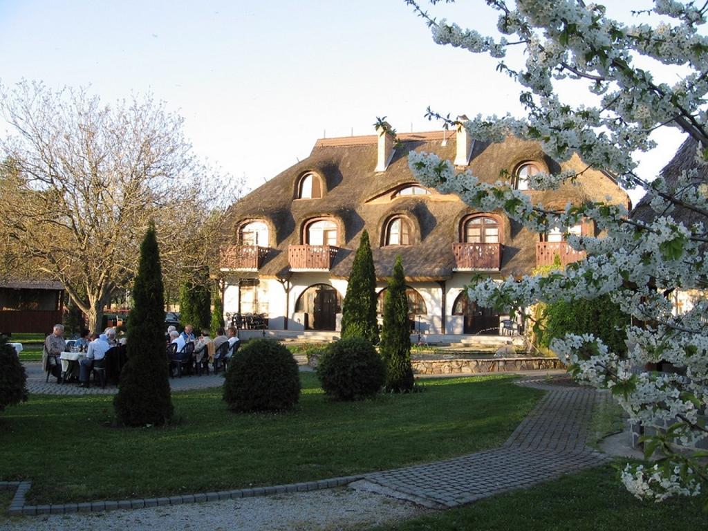 Gasthof Laci Betyar Hajdúszoboszló Buitenkant foto