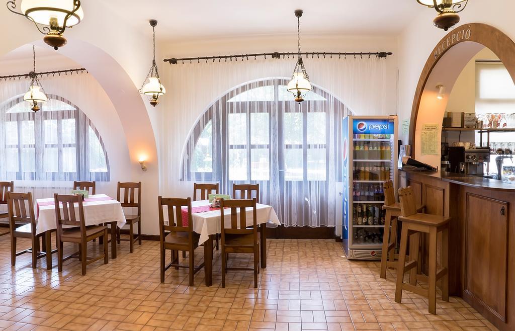 Gasthof Laci Betyar Hajdúszoboszló Buitenkant foto