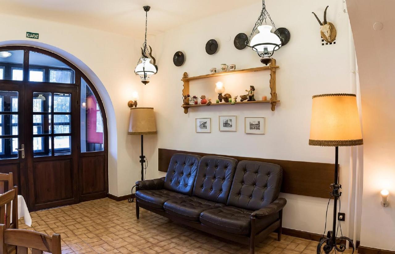 Gasthof Laci Betyar Hajdúszoboszló Buitenkant foto